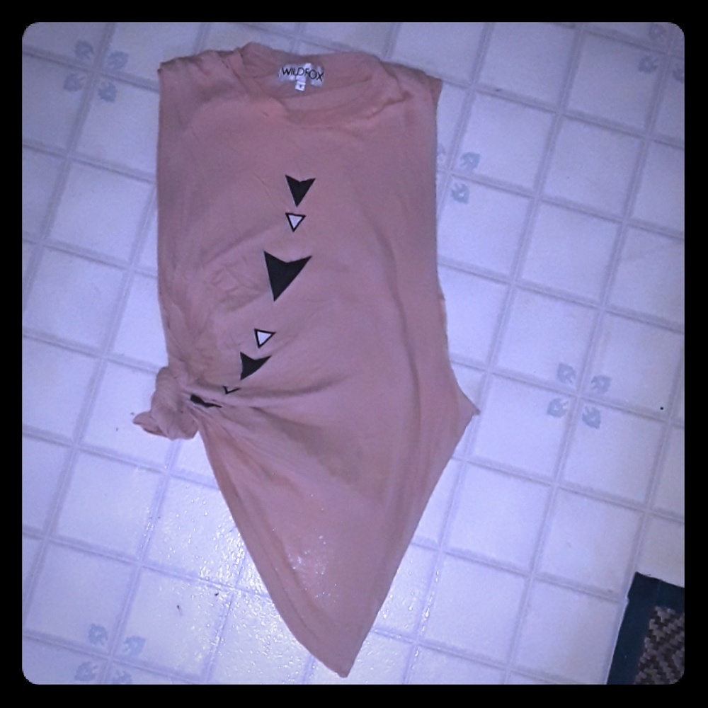 Wild fox distressed tank. Size small.